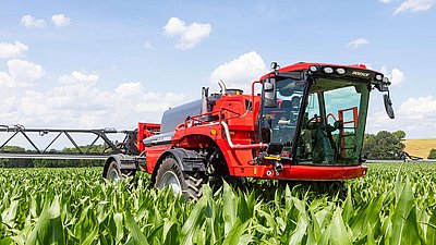 With the Leeb VL HORSCH responds to the requirements “more clearance” and “flexible track”. 