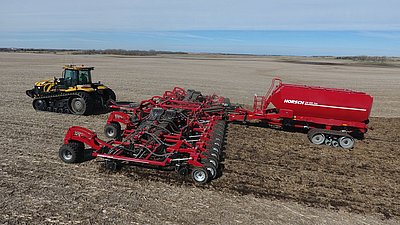 Panther was born in a transitional region dominated by small grains and row crops, the Panther distinguishes itself as an agile and highly efficient seeding concept. 