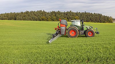 HORSCH Leeb CS - Compact and agile, Intelligent spraying technology with 3-point linkage
