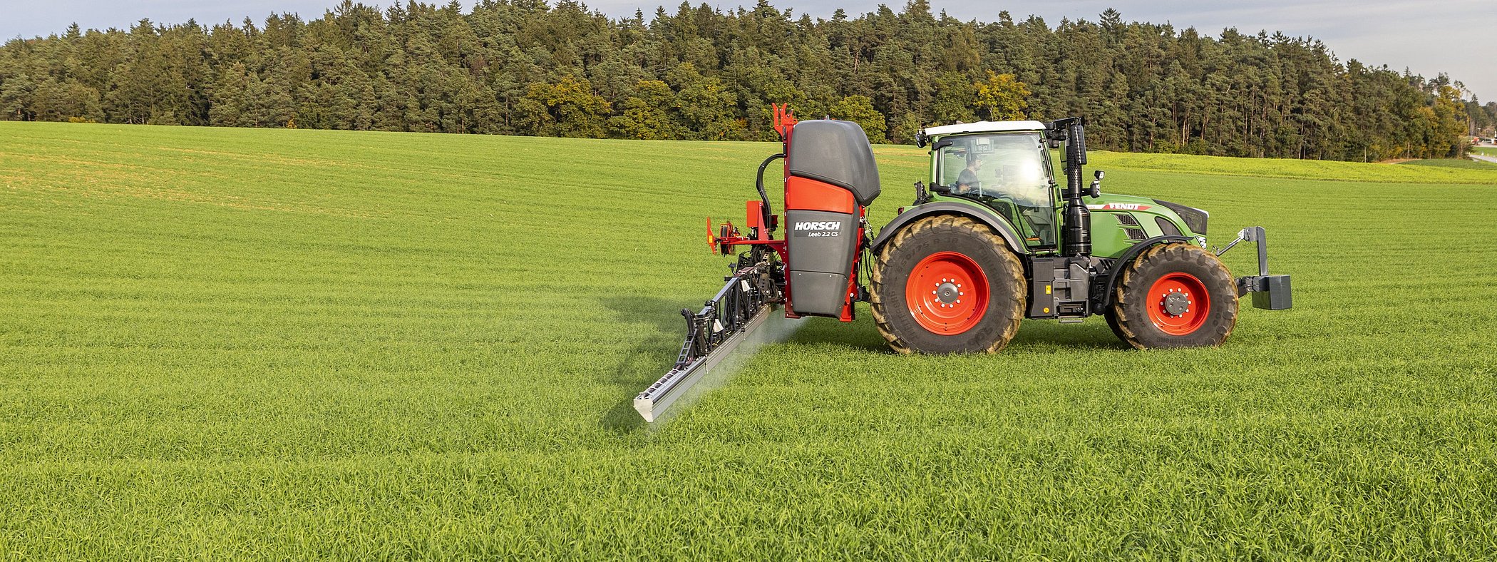 HORSCH Leeb CS - Compact and agile, Intelligent spraying technology with 3-point linkage