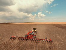 ISOBUS implement control allows use of industry or HORSCH virtual terminals for planter operation and precision farming tasks.